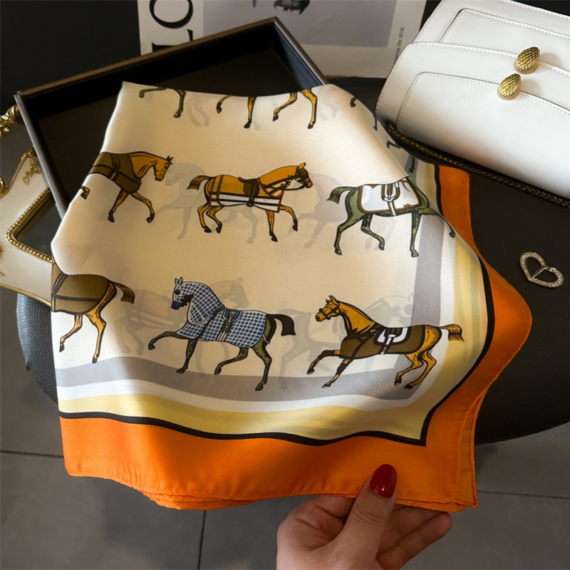 Luxury Brand 2026 Horse Print  - đánh giá và giá Women Accessories Brands