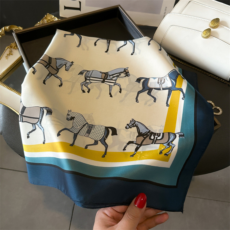 Luxury Brand 2026 Horse Print  - đánh giá và giá Women Accessories Brands