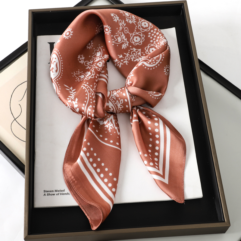 Luxury Brand Silk Square Paisl - đánh giá và giá Women Accessories Brands